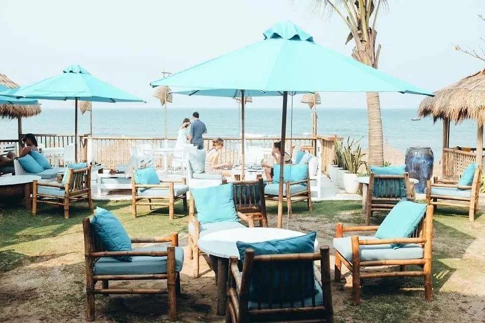 Blue Whale Homestay Хойан