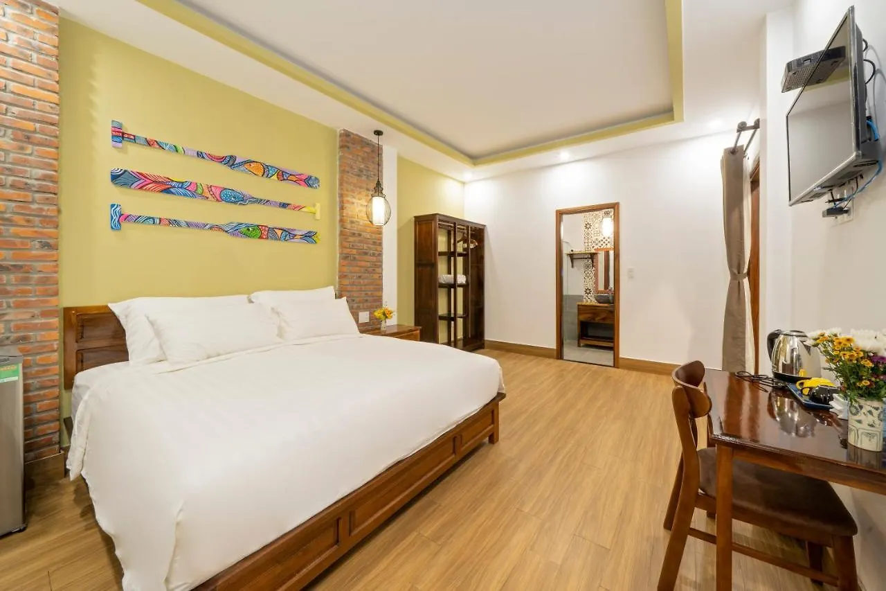 Blue Whale Homestay Хойан
