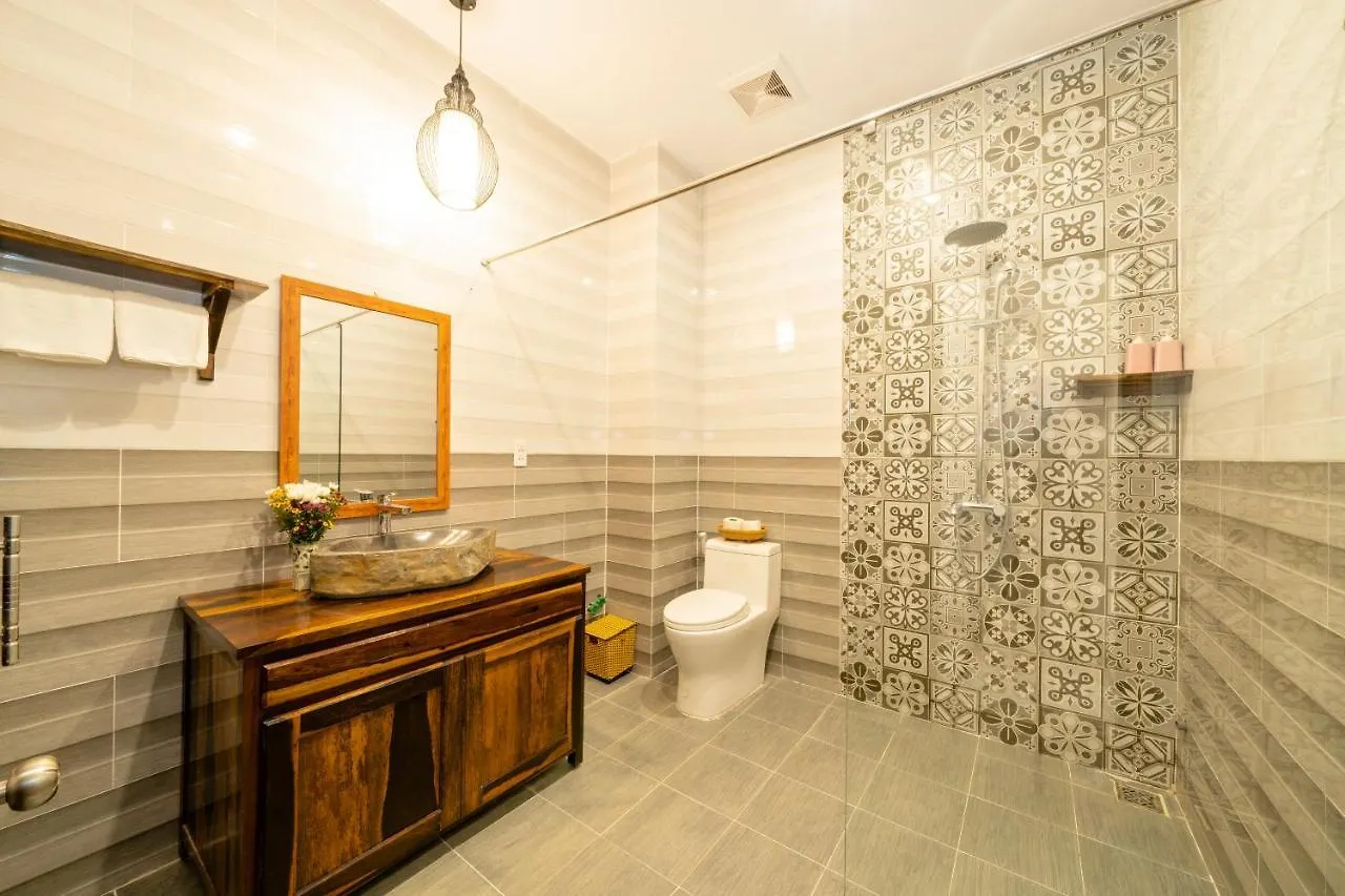 Blue Whale Homestay Хойан