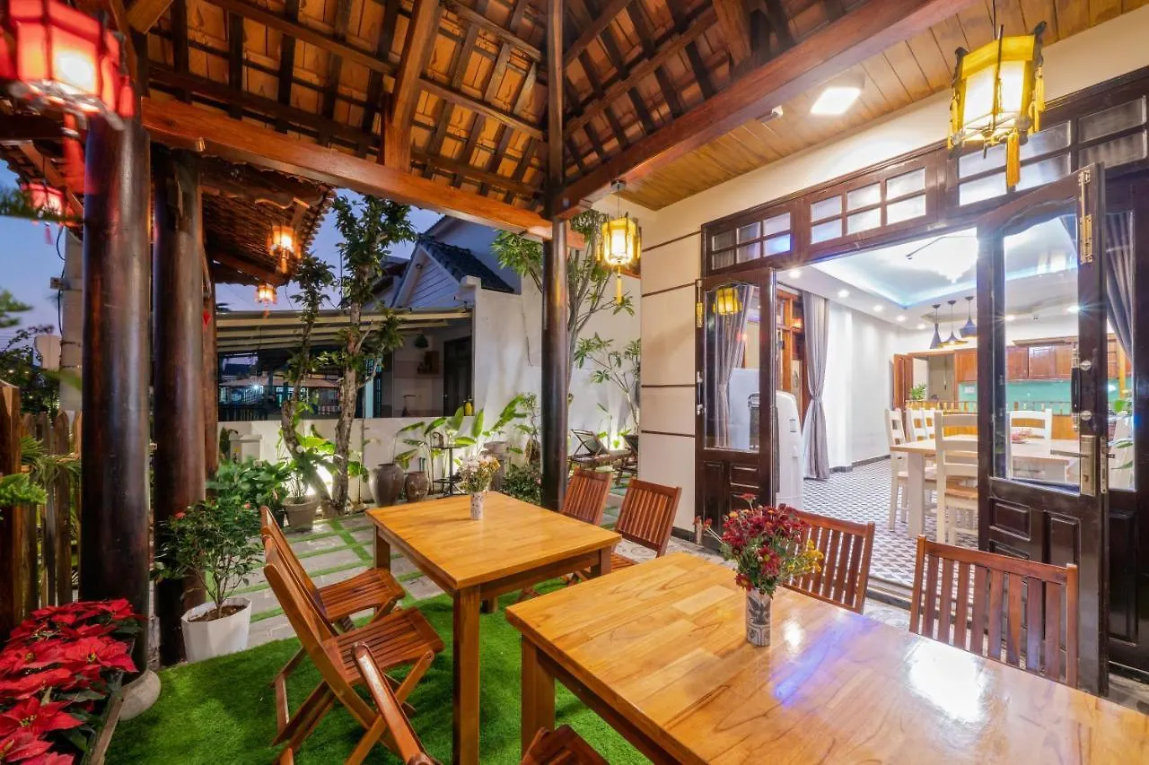 Blue Whale Homestay Хойан 0*,
