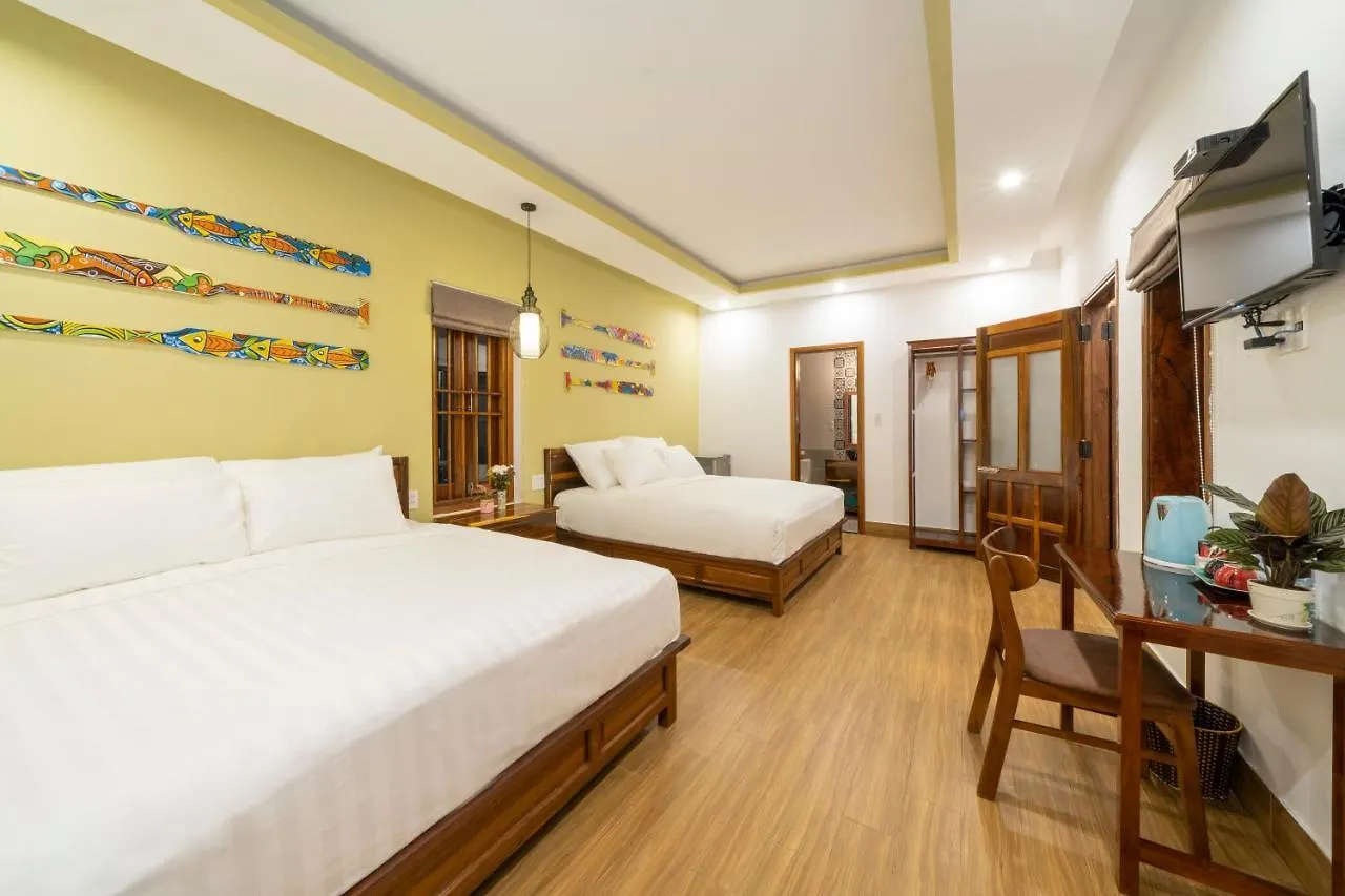 Blue Whale Homestay Хойан