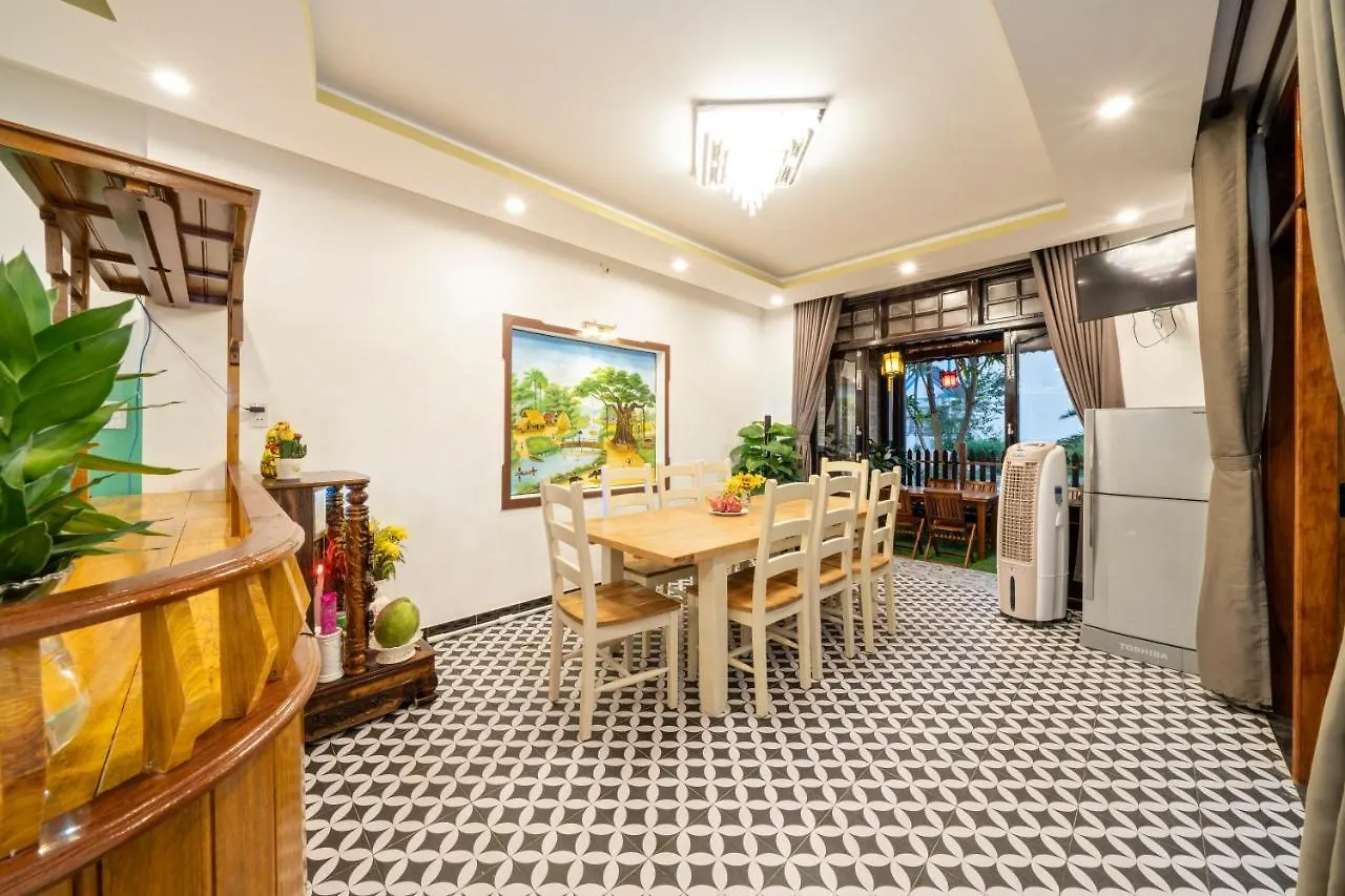 Blue Whale Homestay Хойан