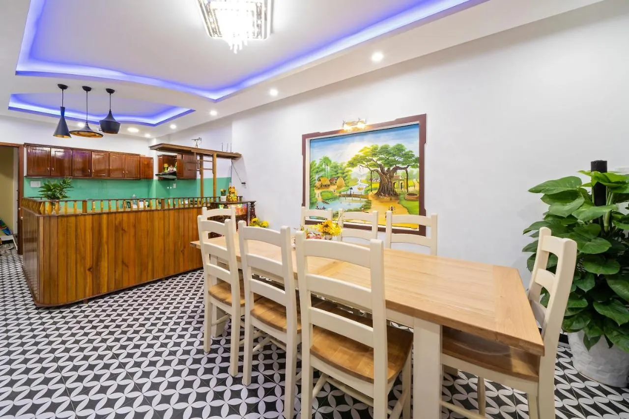 Blue Whale Homestay Хойан Вьетнам