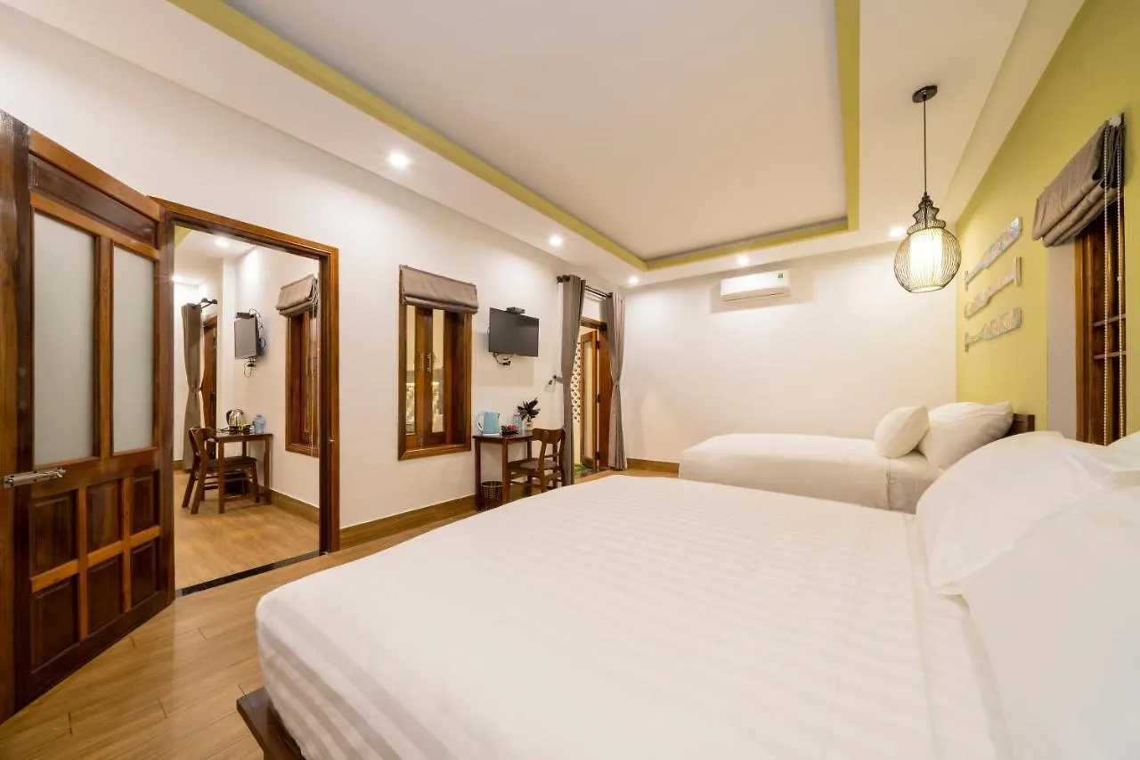 Blue Whale Homestay Хойан Вьетнам