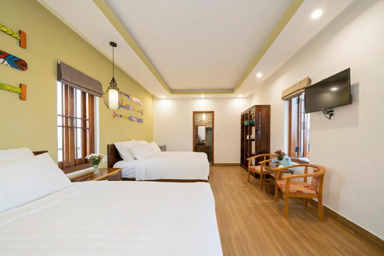 Blue Whale Homestay Хойан