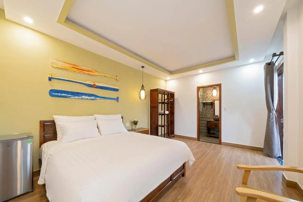 Blue Whale Homestay Хойан