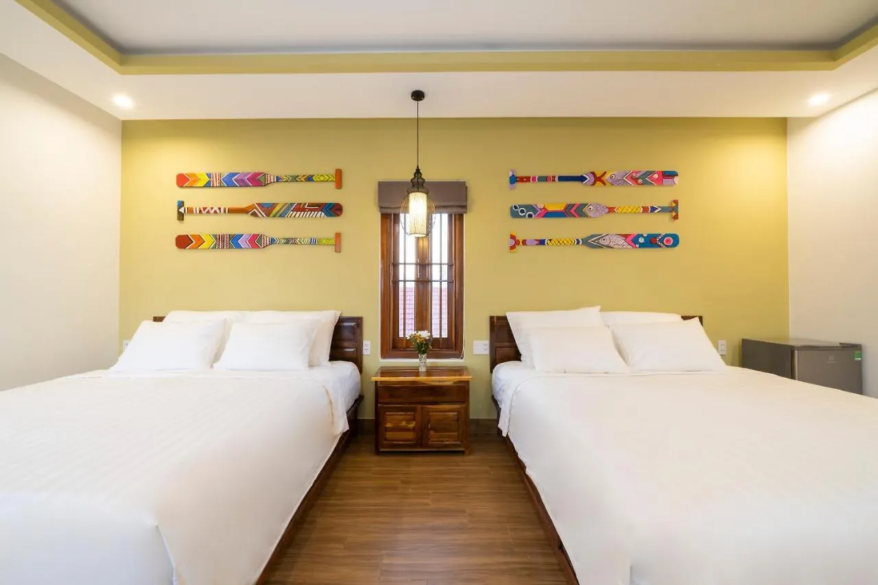 Blue Whale Homestay Хойан