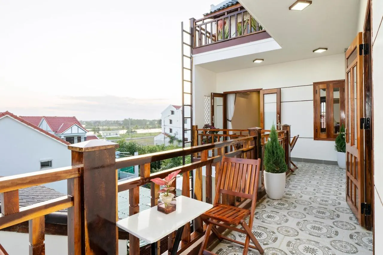 Blue Whale Homestay Хойан Вьетнам